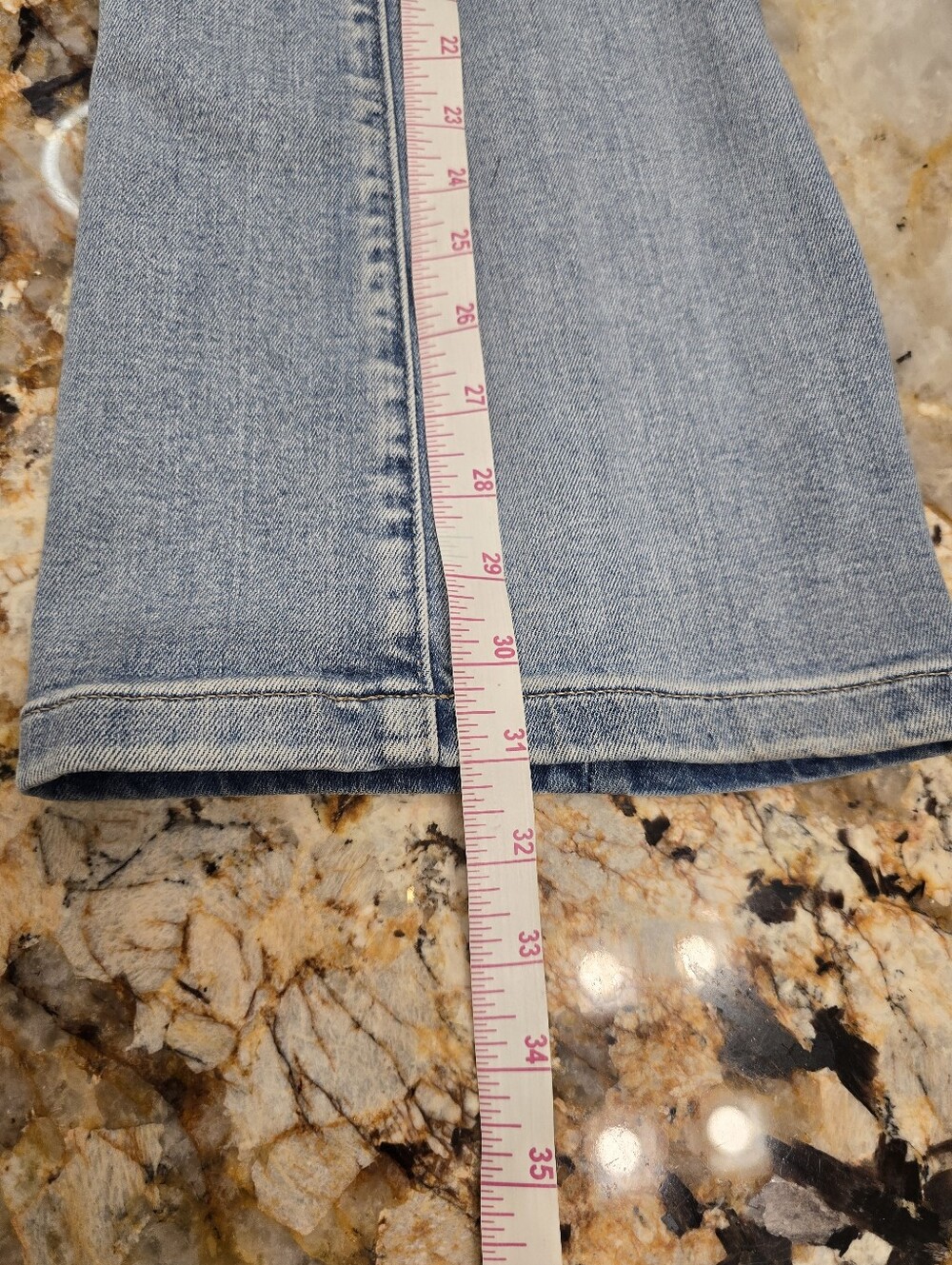 Gap High Rise '70s Flare Jeans in a light wash distressed knee 27/4R - Picture 4 of 7